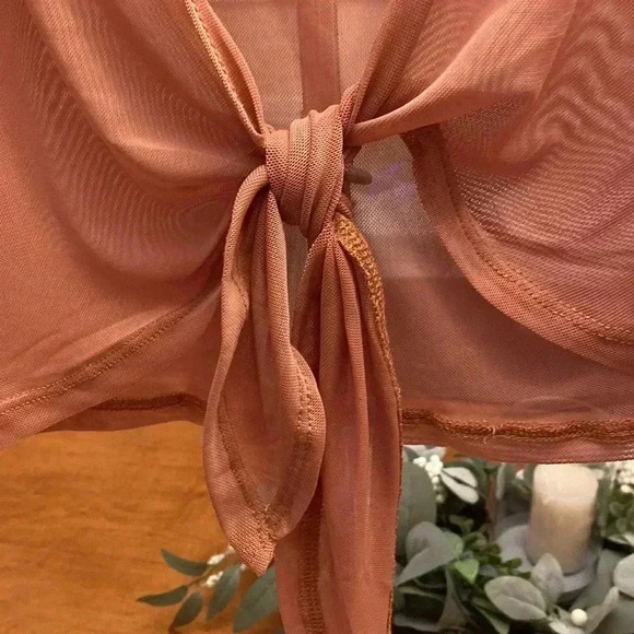 Blashe sheer crinkle cropped top size L. NWOT - Picture 3 of 8